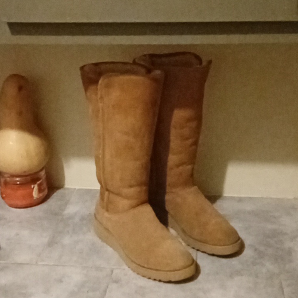 UGG boots size 7 women - Picture 2 of 6